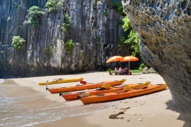 Halong Bay – Hanoi (B, Br)